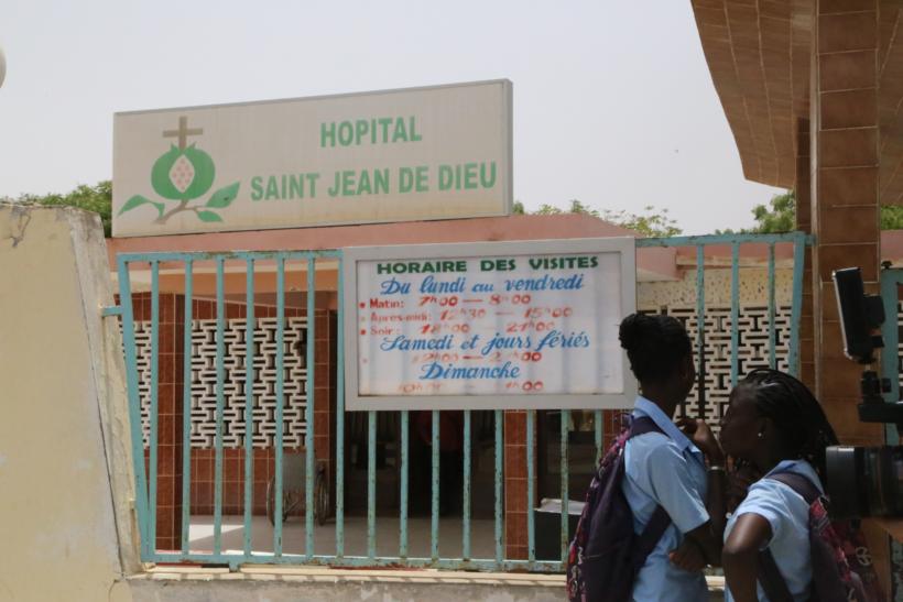 Der Orden der Barmherzigen Brüder gründete das katholische Krankenhaus in Thiès. Heute ist es in Trägerschaft des Bistums